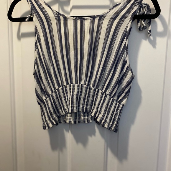 Harlow Vertical Striped Crop tank - Picture 2 of 5
